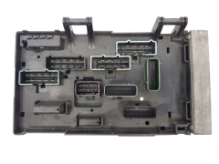 Кутия с предпазители Chrysler 04869001AJ 04869204AM 19752