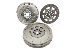 Двумасово колело + съединител 8200620330 7701476589 7701478942 2.0DCI Renault