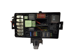 Кутия с предпазители 5Q0907361C 6351-2832 6351-2835 VW Seat Audi
