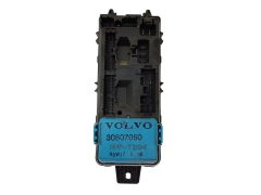 Кутия с предпазители Volvo 30807016 30807050