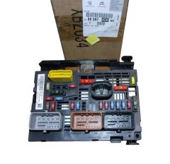 Кутия с предпазители Оригинал 9809742880 Citroen Peugeot