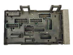 Кутия с предпазители Chrysler 04869001AJ 04869204AM 19600