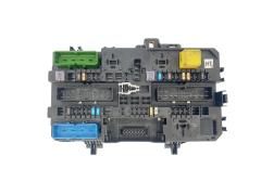 Кутия с предпазители 13222173 5DK008669-33 Opel GM Hella