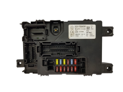 Кутия с предпазители Fiat 00517954290 28079637 Delphi 19728