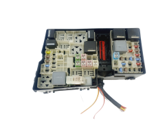 Кутия с предпазители Ford AV6T-14A067-AD E02345500 37935