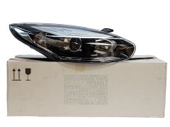 Фарове Вдясно Renault Megane 3 260100923R Нов оригинал