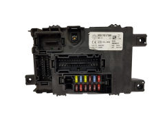 Кутия с предпазители Fiat 00517817590 28050017 Delphi 19713