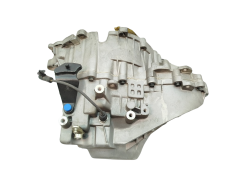 Скоростна кутия Нов оригинал VM1005 7700110712 Renault Safrane 2.0 16v