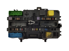 Кутия с предпазители 13145021 5DK008669-70 Opel GM Hella